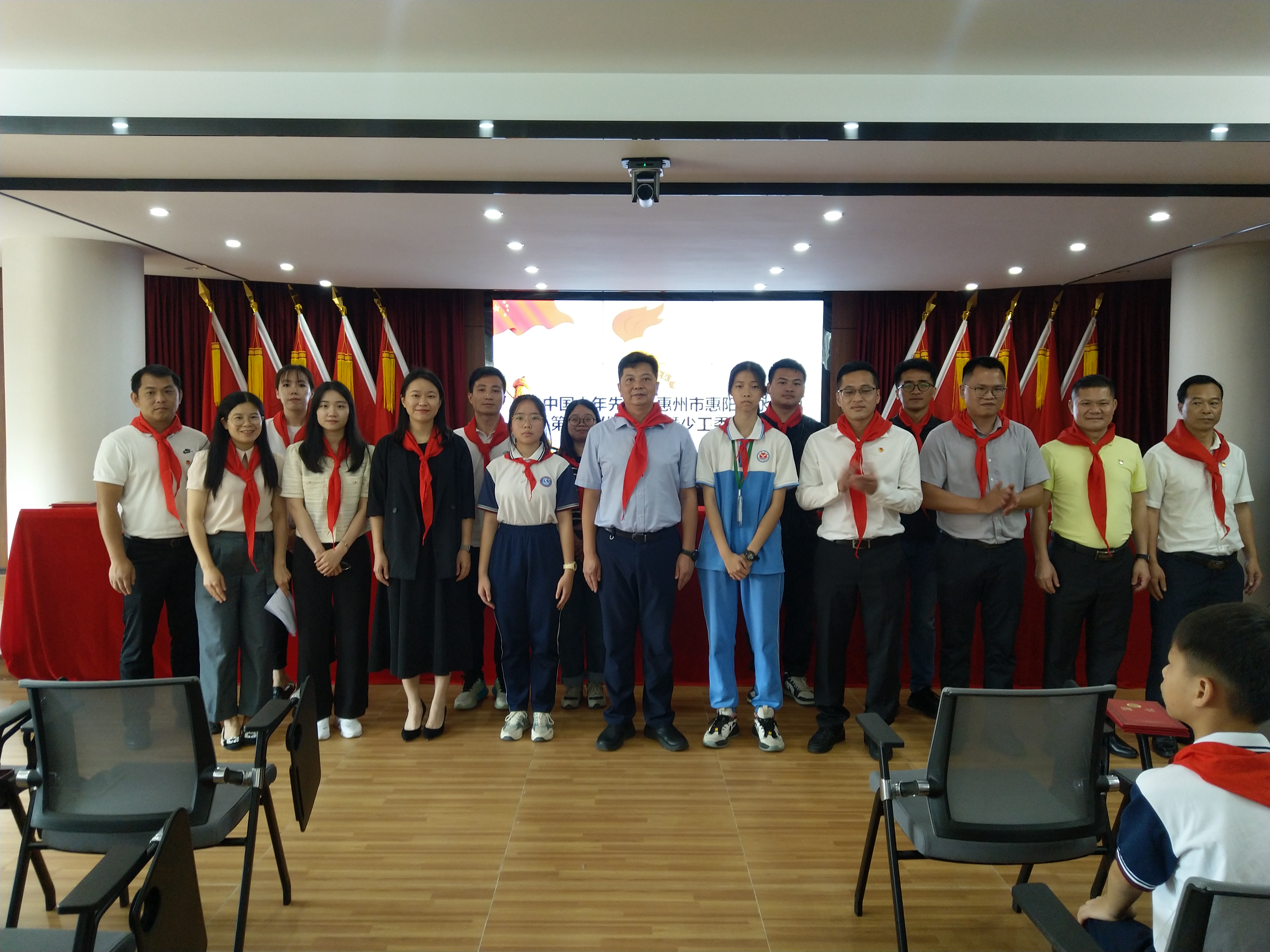 少工委代表集體照.jpg